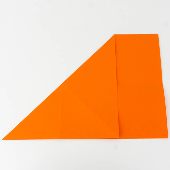 Das DIN A4 Papier Diagonal in der Hälfte falten